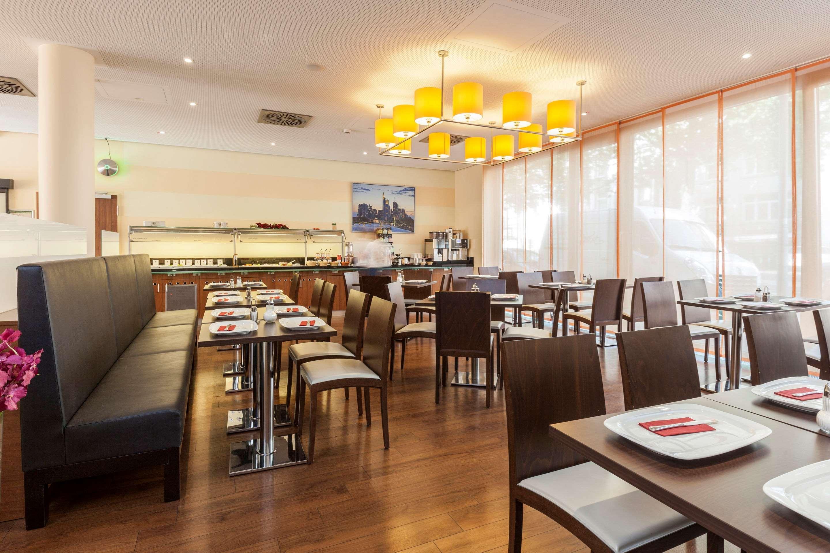 Azimut Frankfurt Hotel 3*